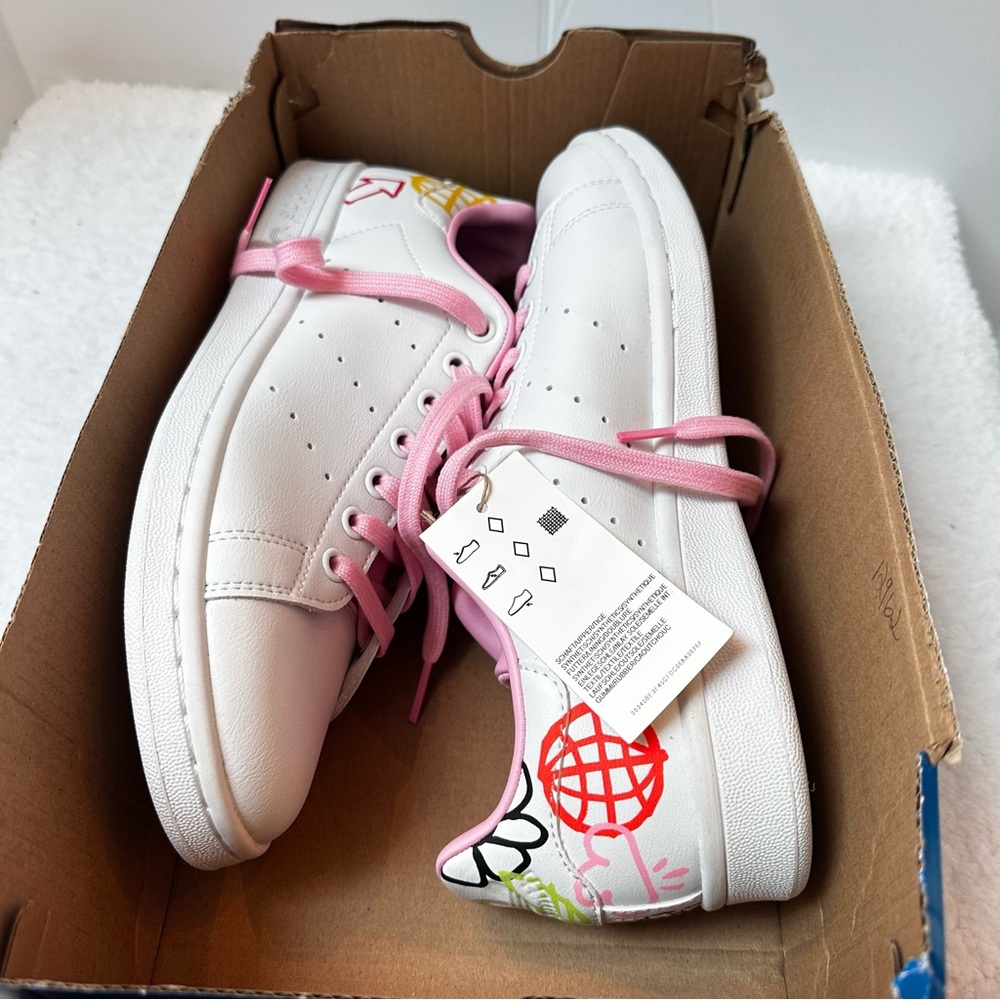 Women’s Adidas Stan Smith Shoes - Picture 9 of 13